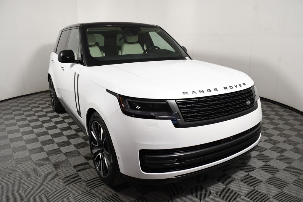 New 2026 Ostuni Pearl W Land Rover SE image 9