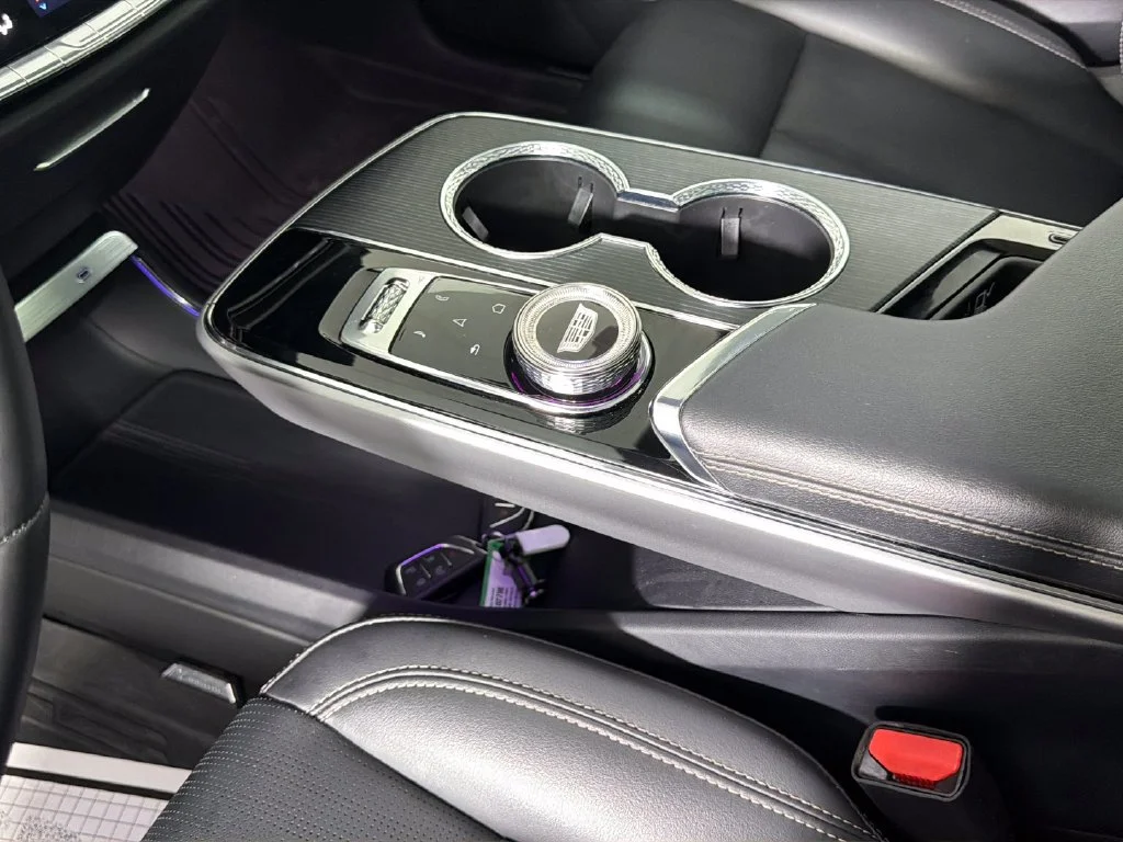 2025 Cadillac LYRIQ Luxury 3 - Photo 25