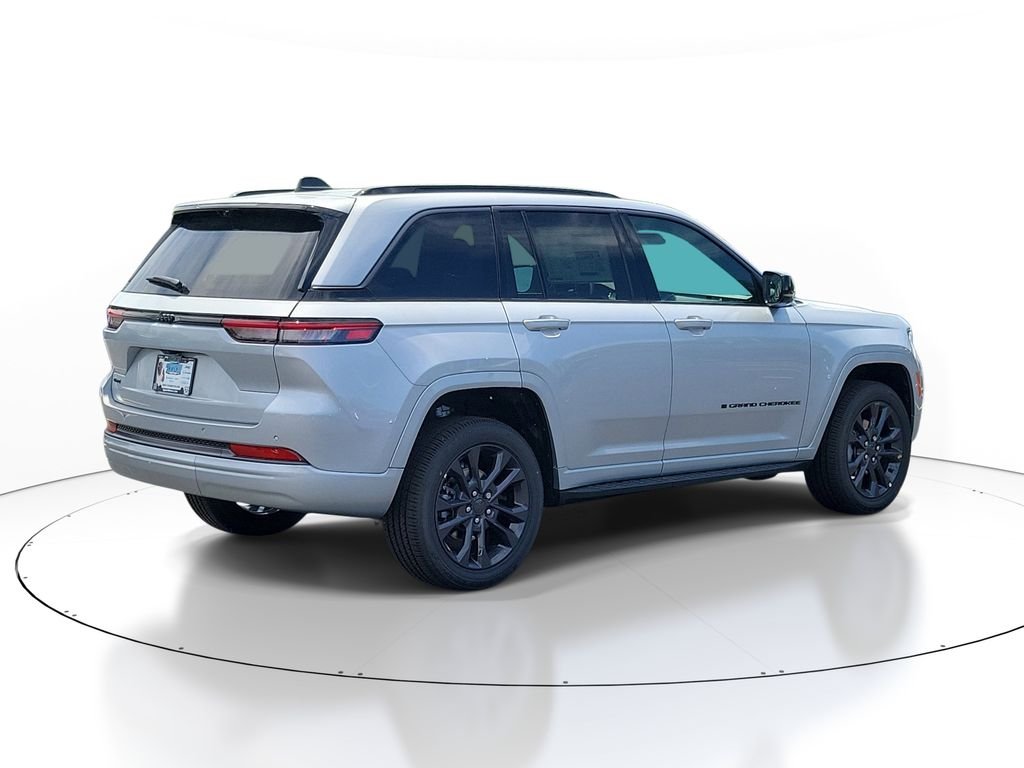 New 2026 Silver Zynith Jeep Limited Reserve image 4