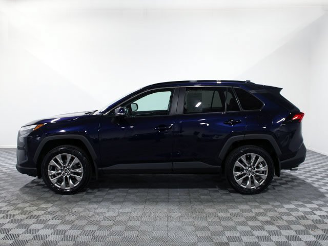 Used 2022 Blueprint Toyota XLE Premium image 3