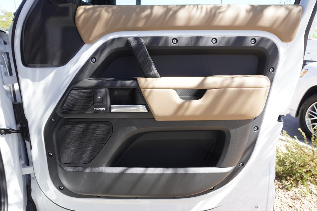 New 2026 Fuji White Land Rover V8 image 21