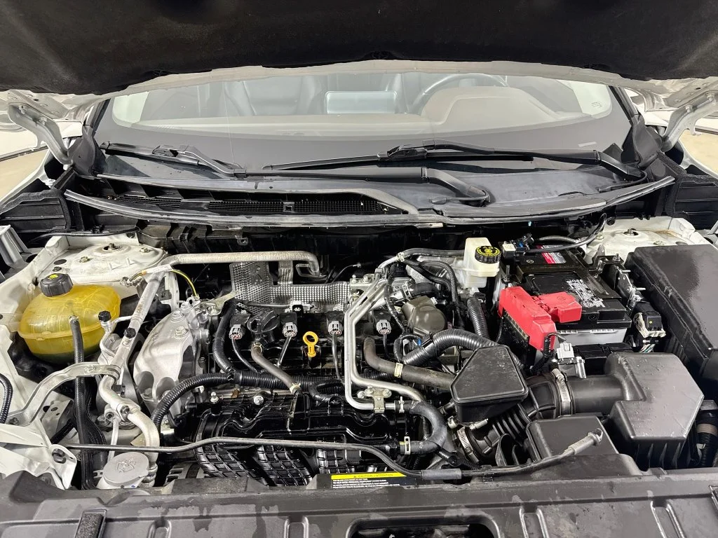 Used 2021 White Nissan SL image 39