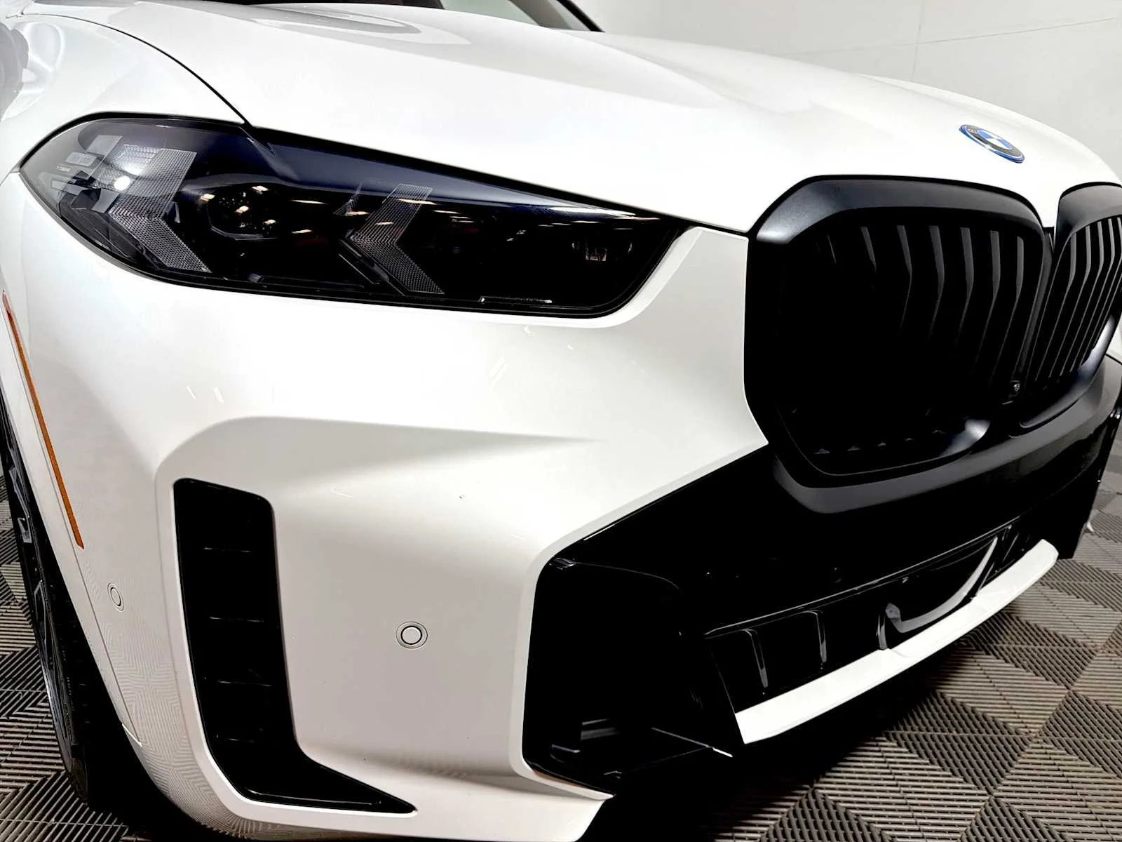 Certified Used 2024 Mineral White Metallic BMW xDrive50e image 25