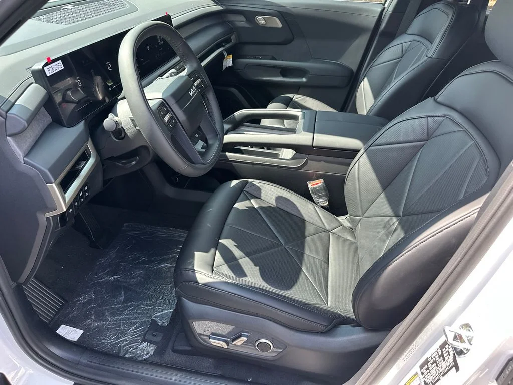 New 2027 White Kia EX image 9