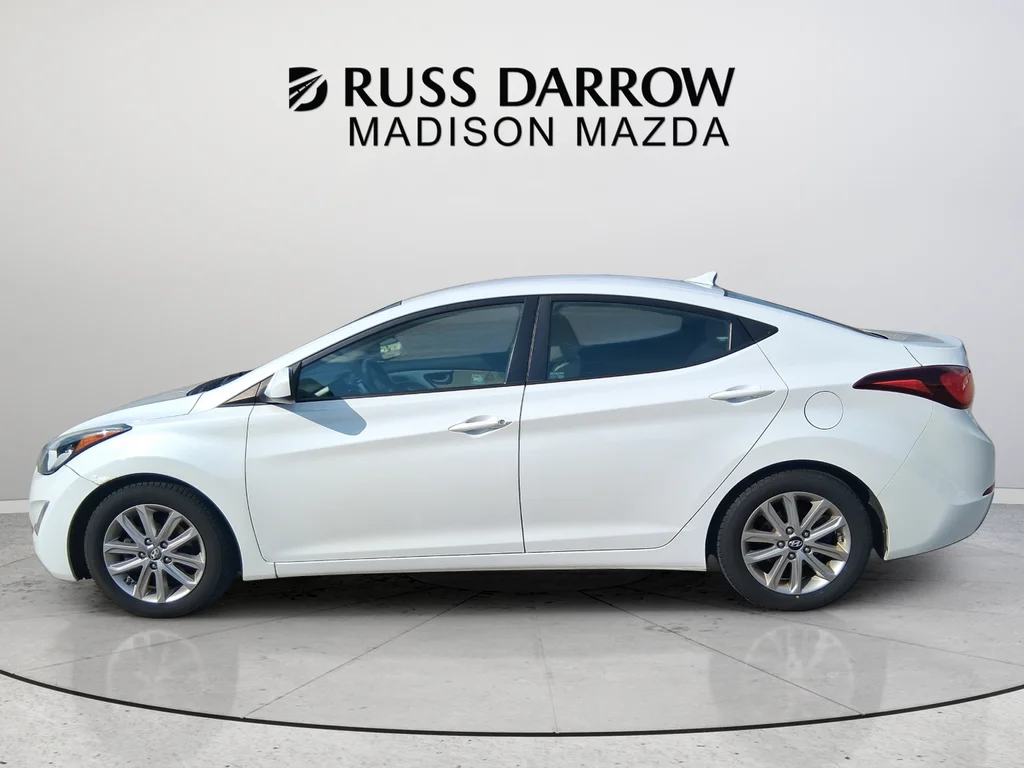 Used 2015 White Hyundai SE image 2