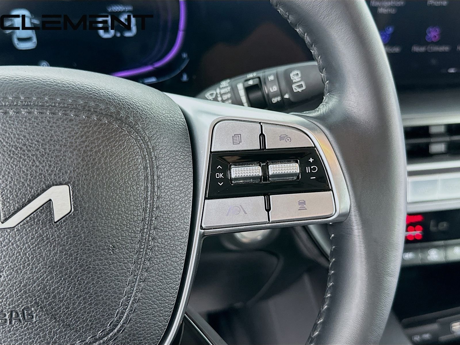 2025 Kia Telluride LX - Photo 17