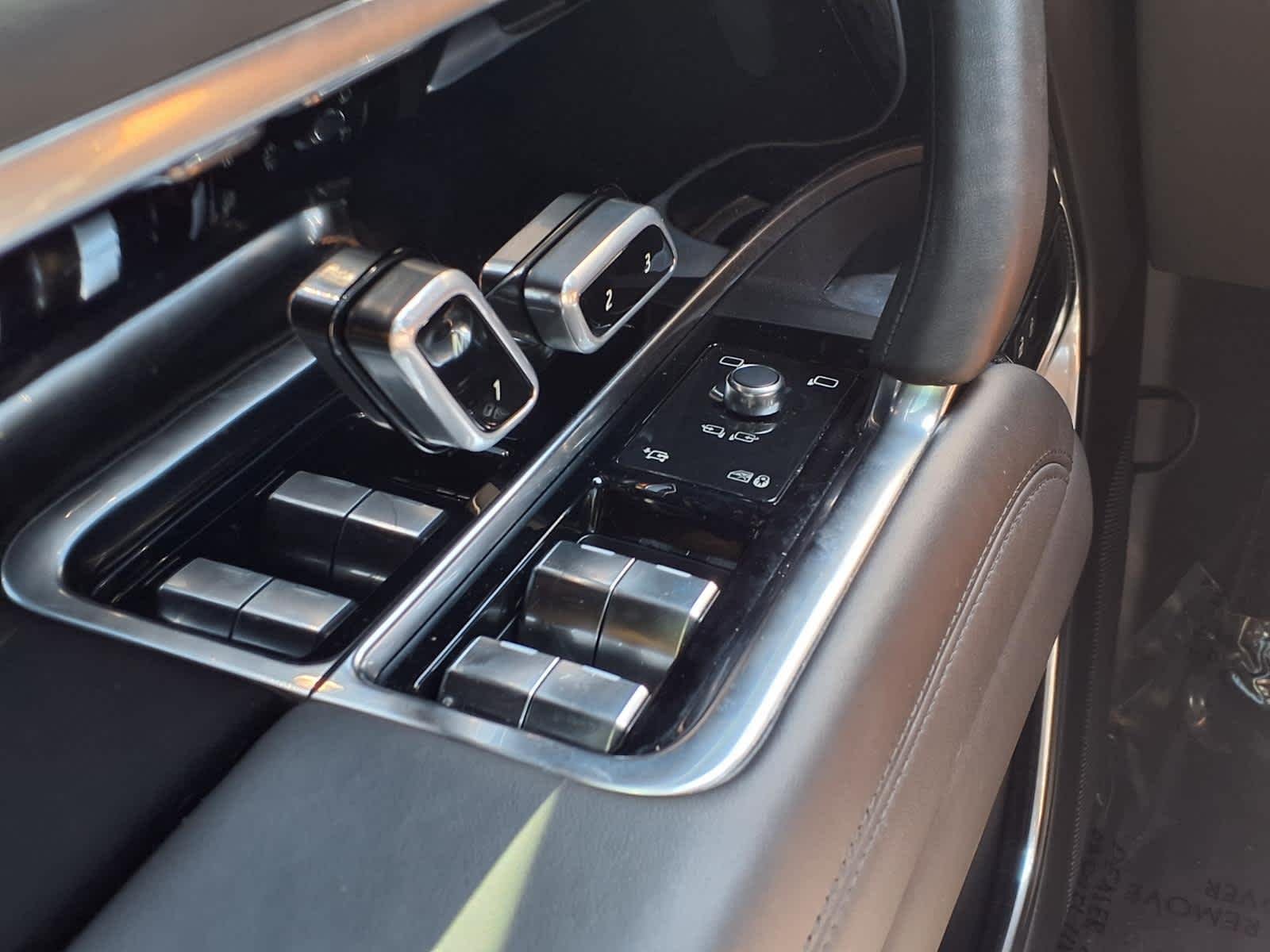 2025 Land Rover Range Rover SE - Photo 25