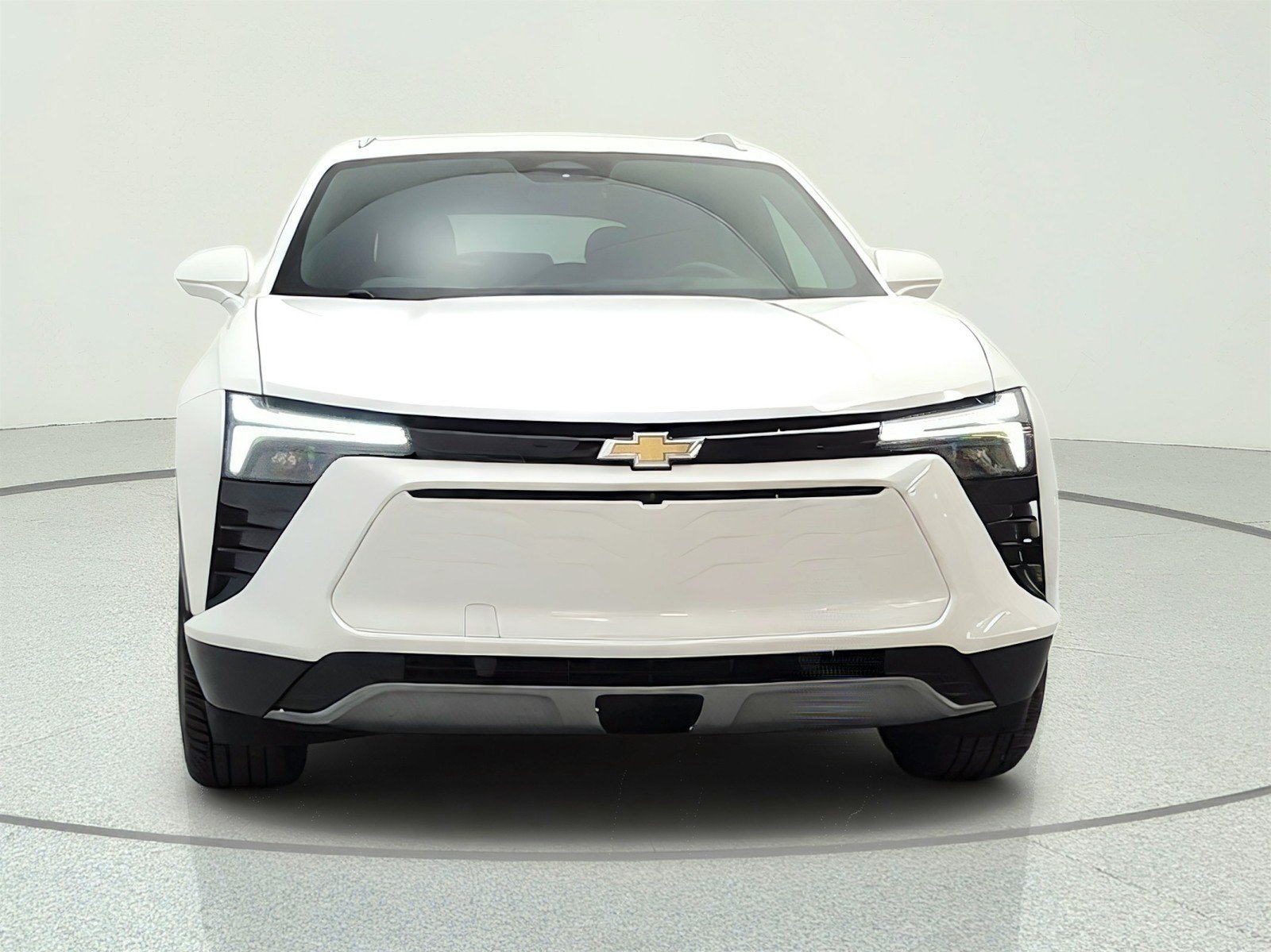Used 2024 Summit White Chevrolet eAWD LT image 2