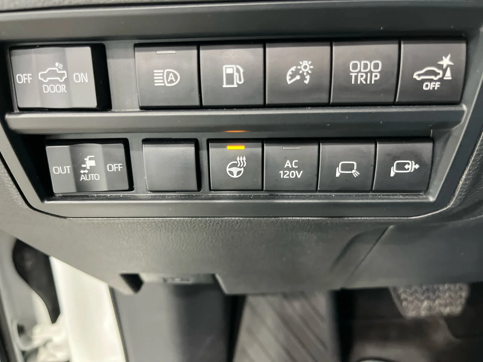 Used 2023  Toyota Capstone Hybrid image 18