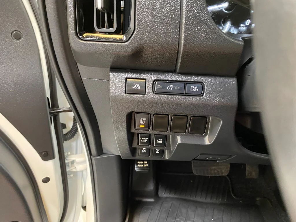 Used 2025 White Nissan PRO-4X image 34
