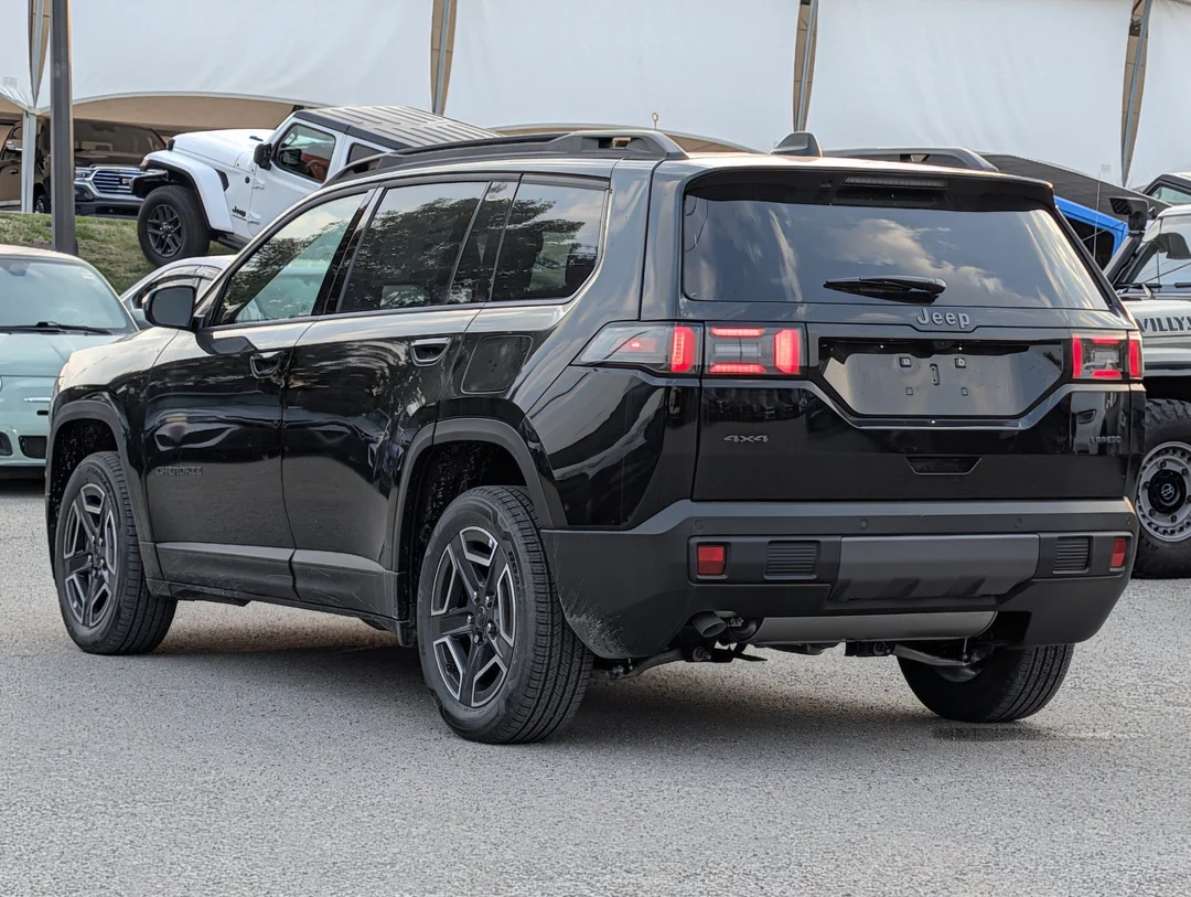 New 2026 Black Jeep Laredo - - 4x4 - 1.6L Turbo Hybrid - Uconnect 5 w/ 12.3 Screen & More! image 6