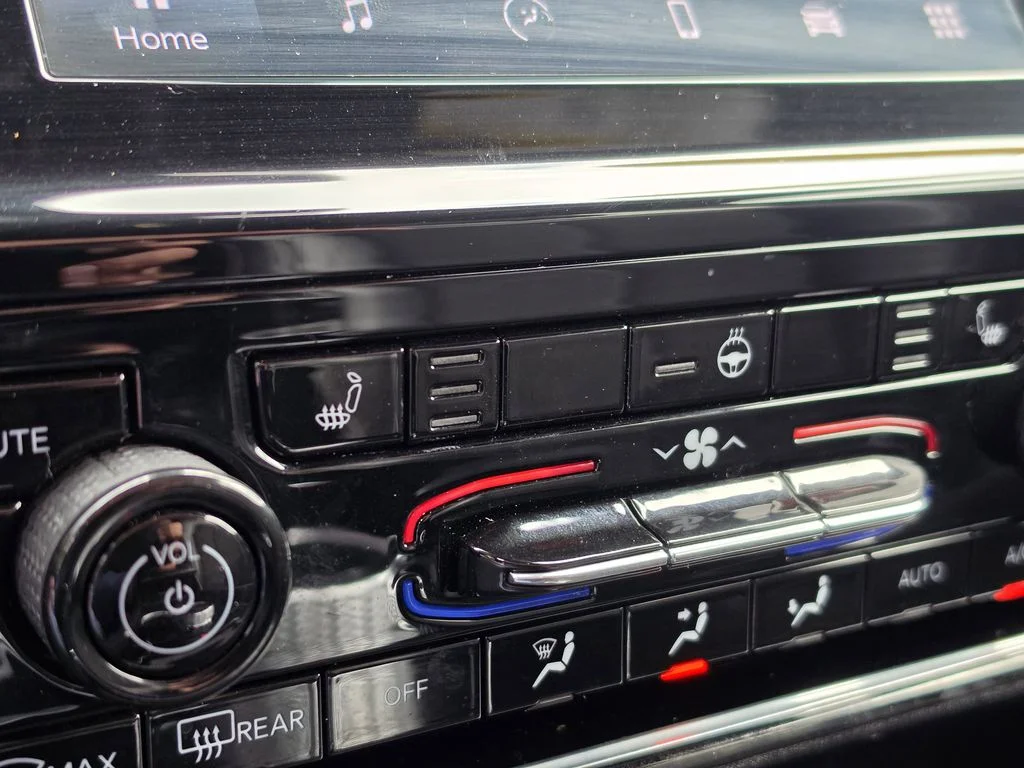 Used 2025 Diamond Black Jeep Altitude X image 25