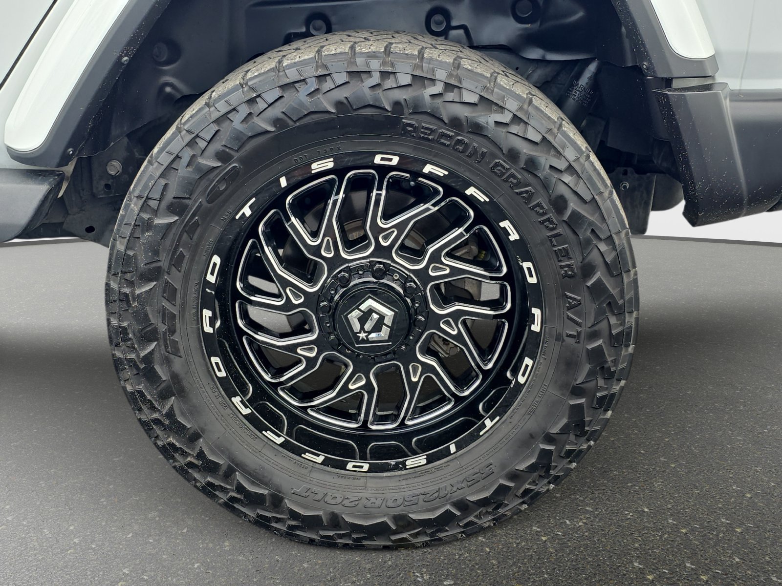 Used 2021 White Jeep Unlimited Sahara image 14