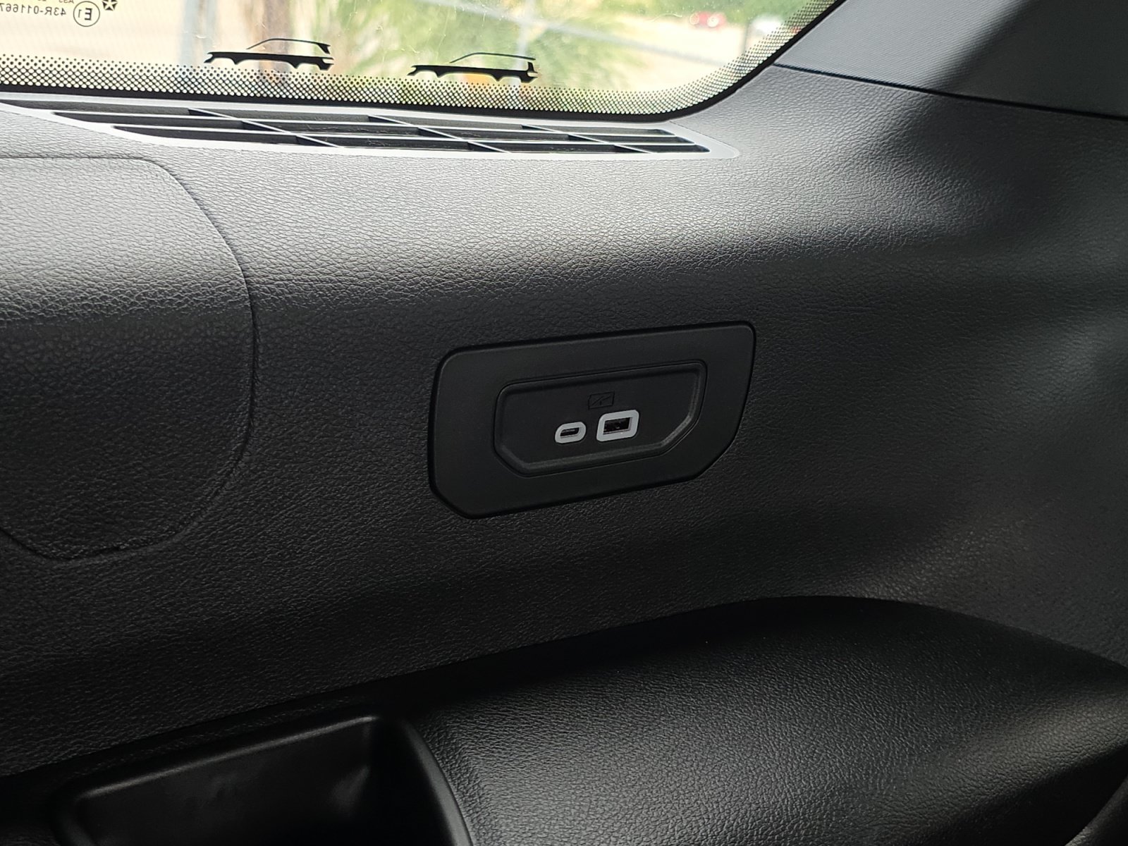 Used 2025 Silver Zynith Jeep Limited image 25
