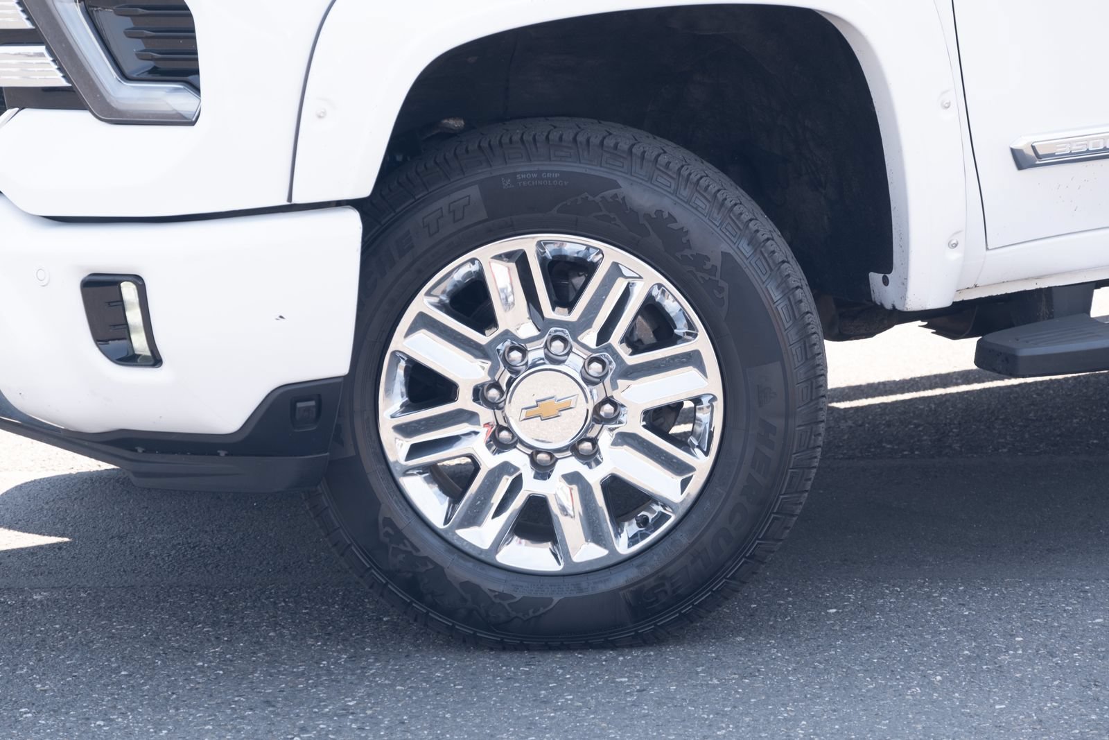 Used 2024 Summit White Chevrolet High Country image 26