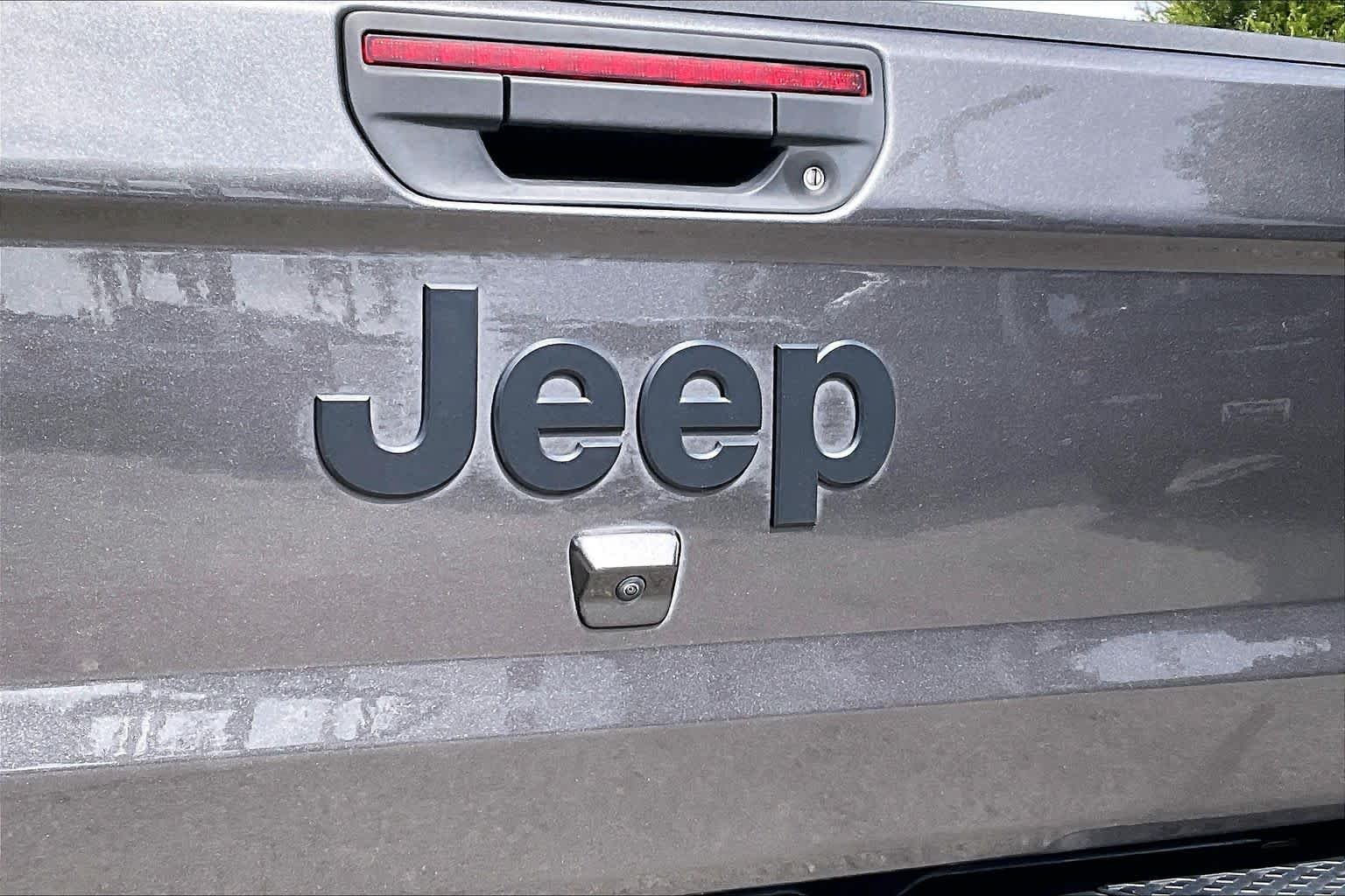 Used 2023 Granite Crystal Metallic Clearcoat Jeep Sport image 10
