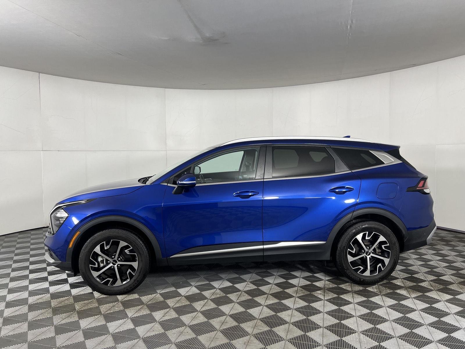 Used 2023 Sapphire Blue Kia EX image 5