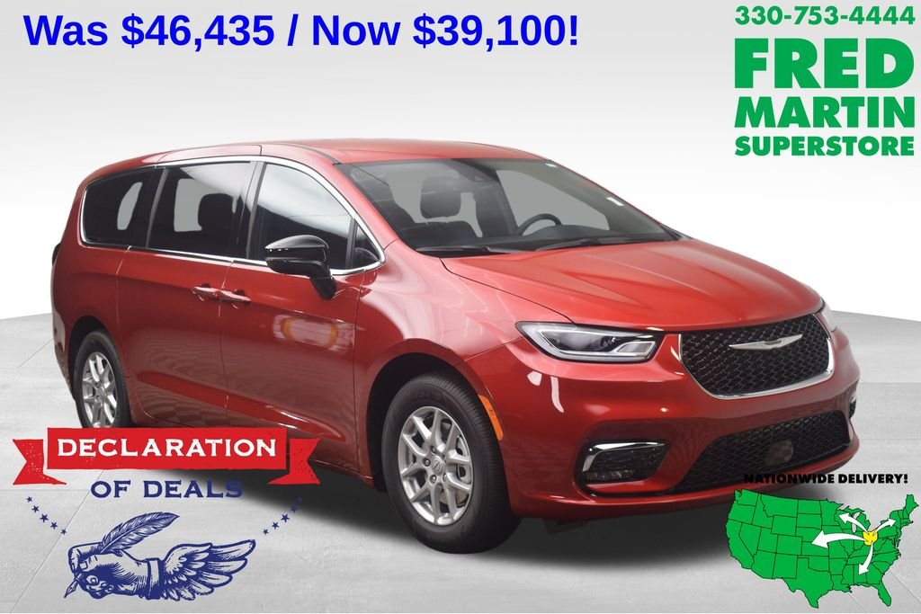 2026 Chrysler Pacifica Select's photo