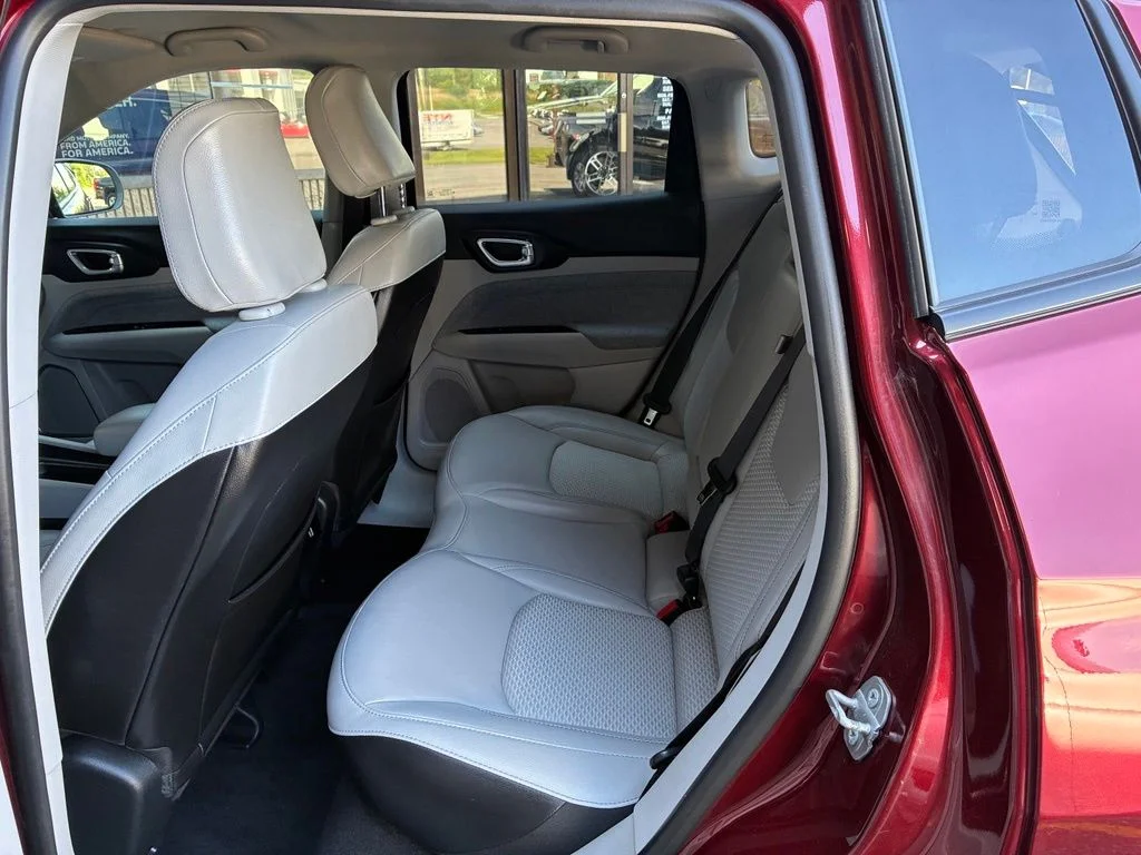 Used 2022 Red Jeep Latitude image 56