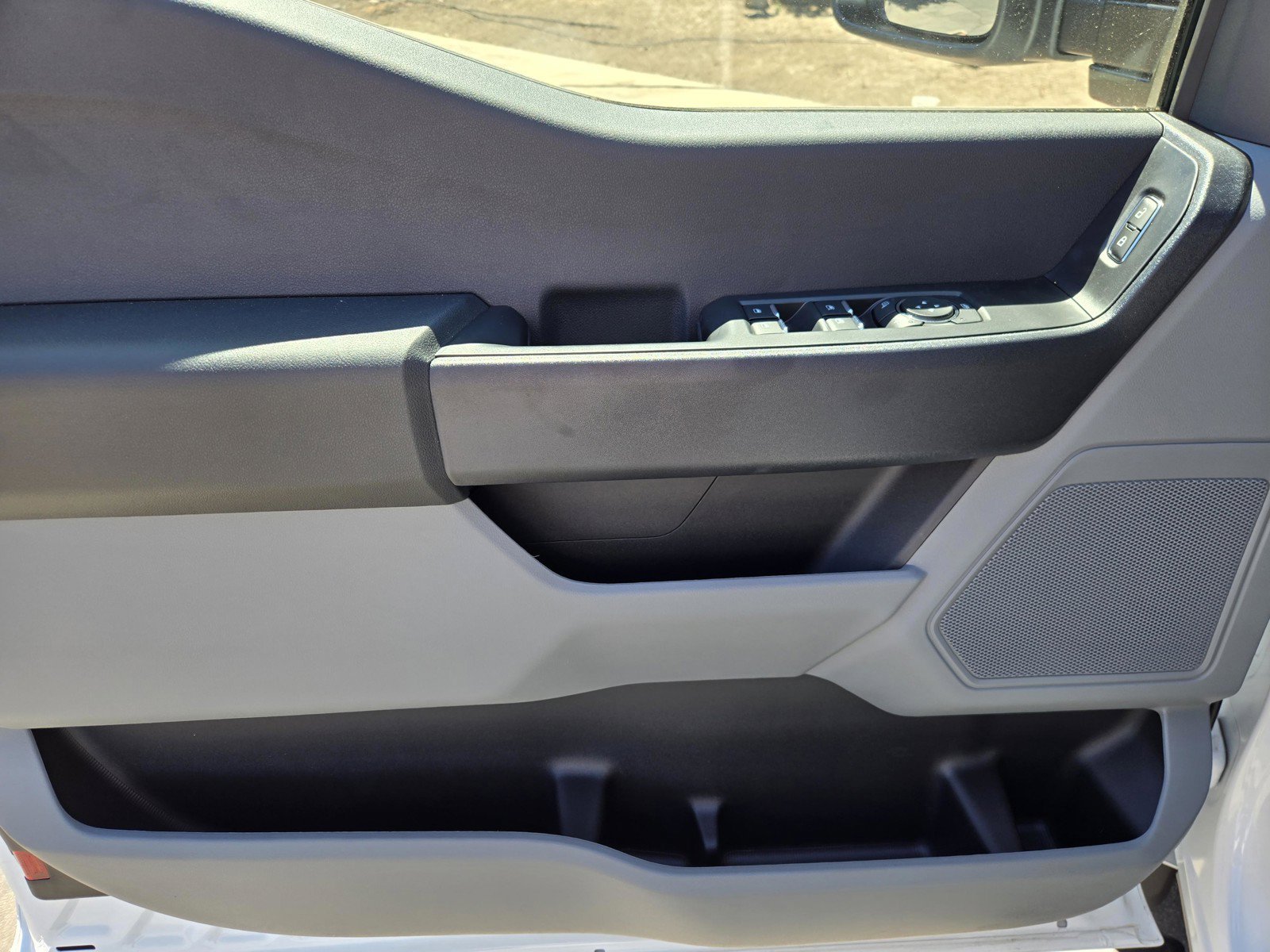 New 2026 Oxford White Ford XL image 7