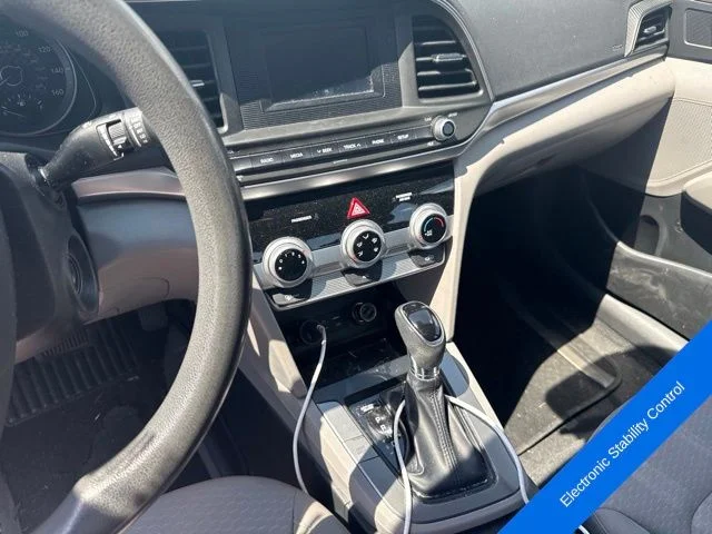 Used 2019 Phantom Black Hyundai SE image 11