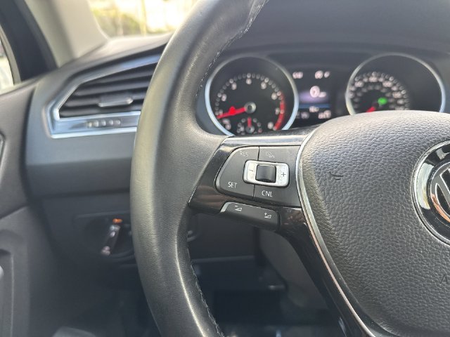 Used 2018 Green Volkswagen 2.0T SE image 17
