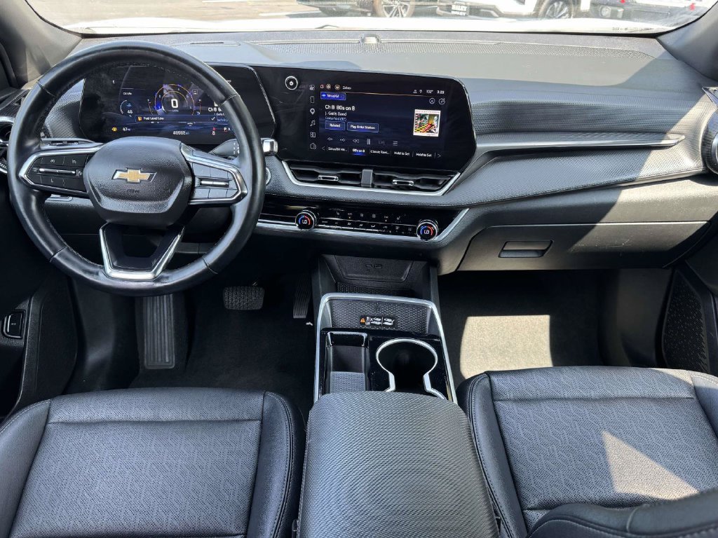 Used 2025 White Chevrolet LT image 3