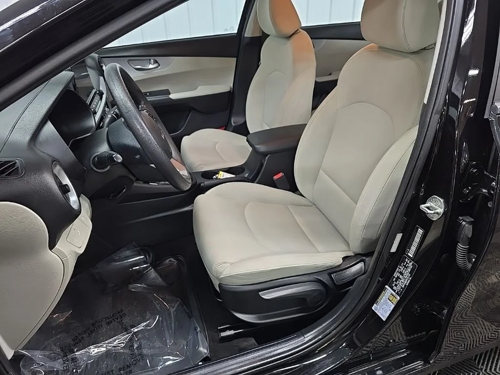 Used 2023 Aurora Black Kia LXS image 29