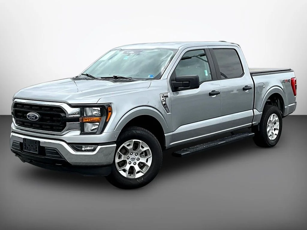 Used 2023 Silver Ford XLT image 3