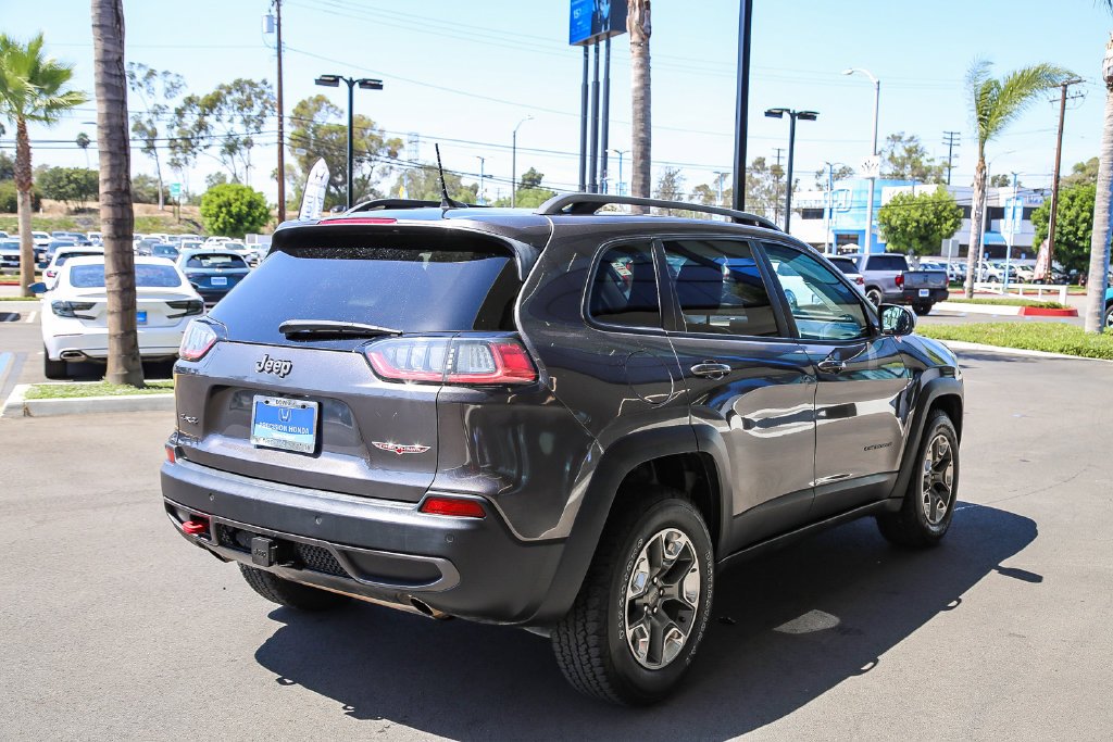 Used 2019 Crystal Metallic Jeep Trailhawk image 6