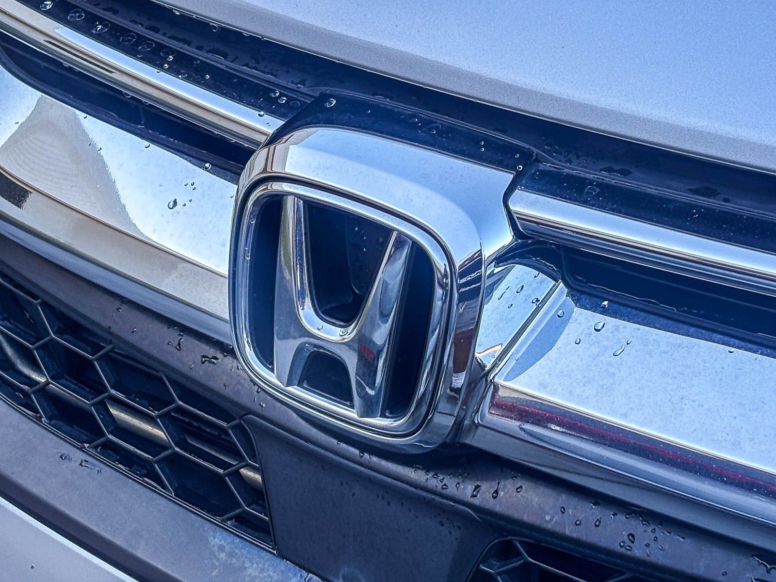 Used 2018 White Diamond Pearl Honda EX image 8