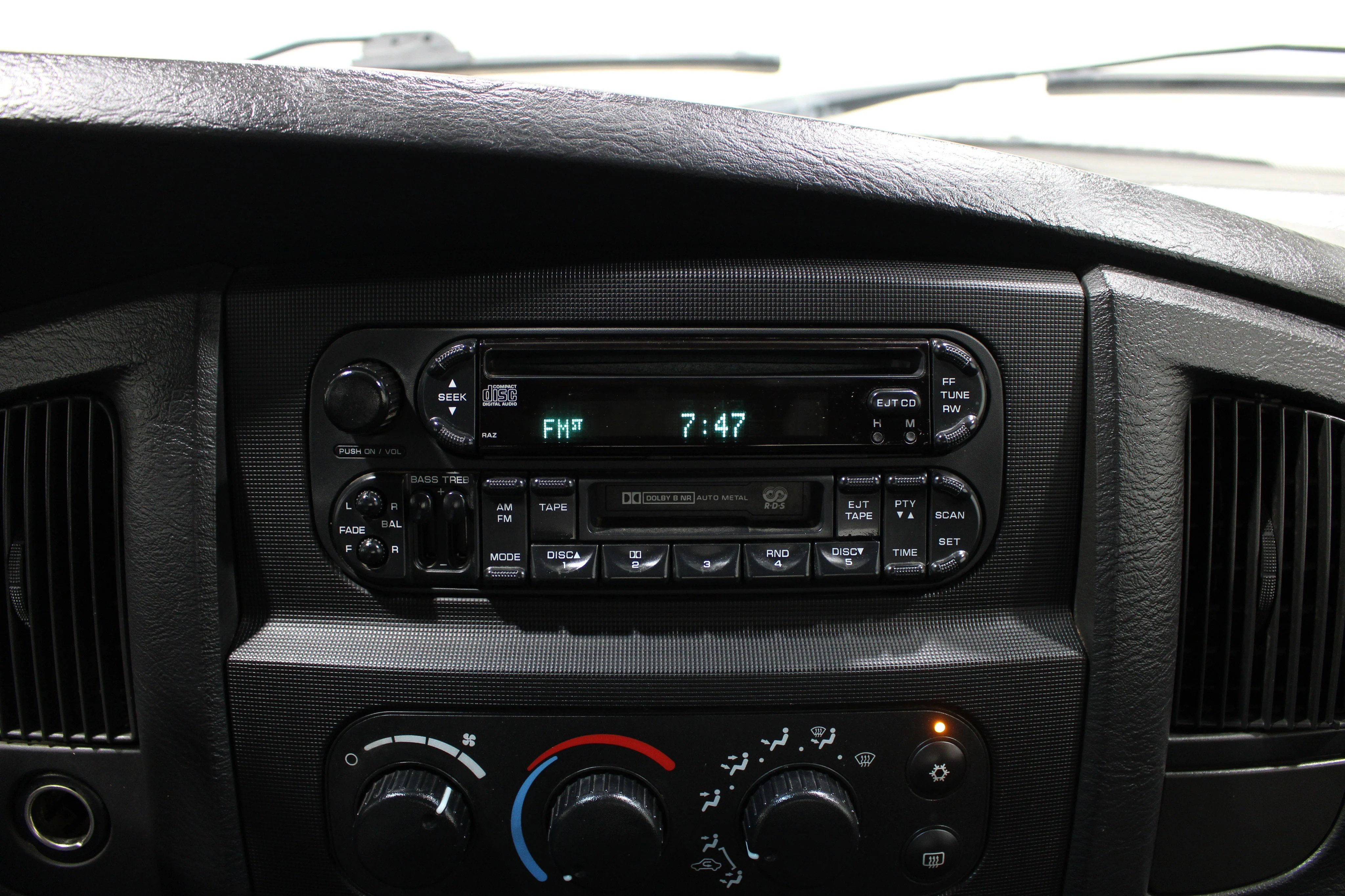 Used 2005 Bright White Dodge SLT image 13