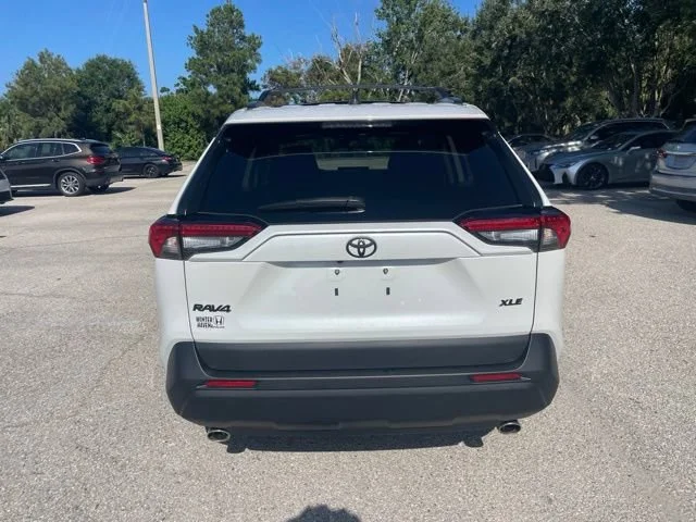 Used 2025 Pearl Toyota XLE Premium image 3