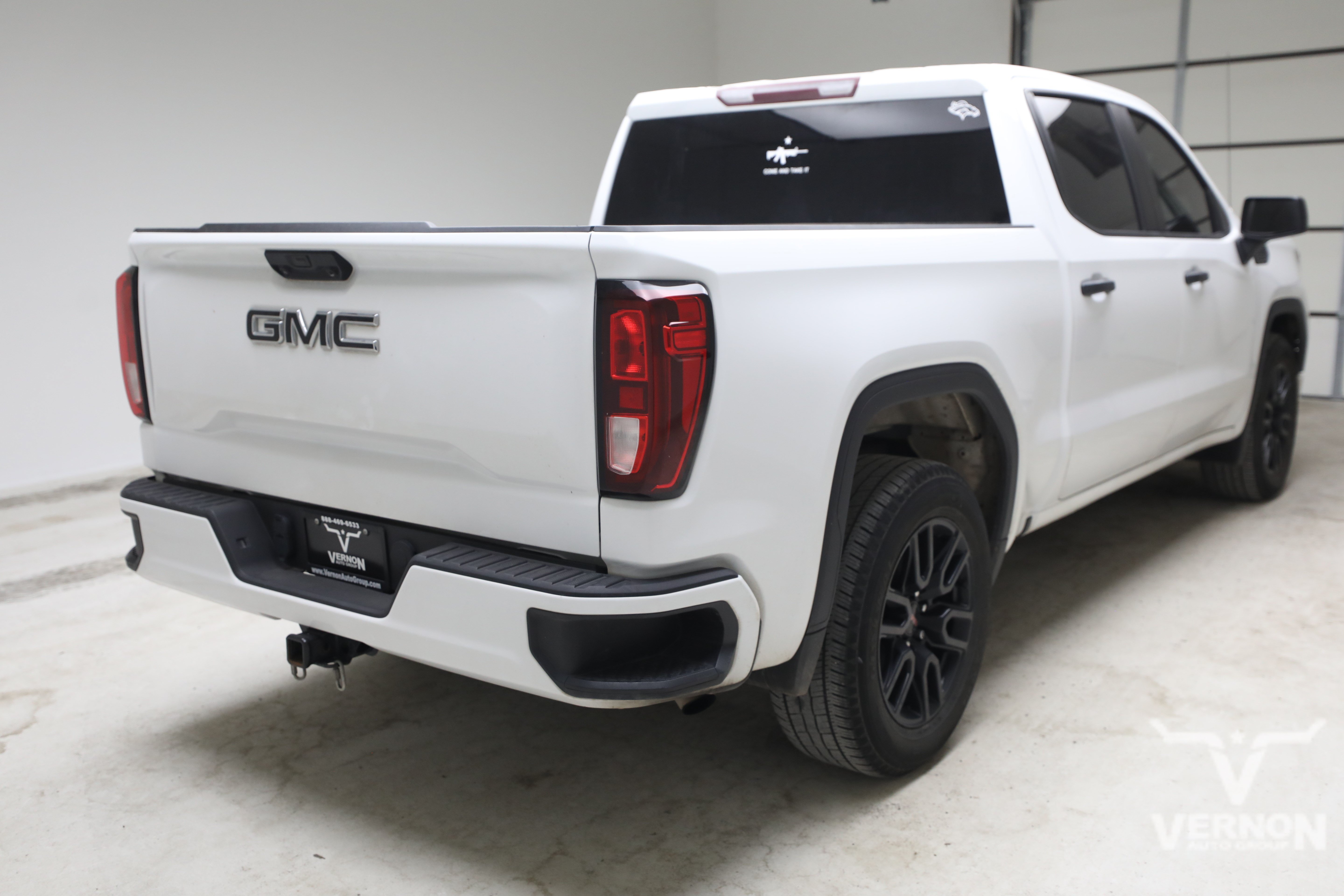 Used 2024 Summit White GMC Y image 4