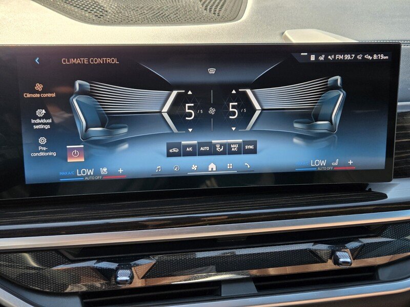 Used 2025 White BMW xDrive40i image 32
