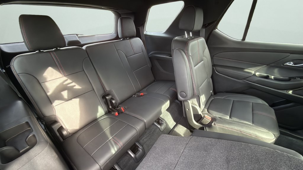 Used 2022 SILVER ICE METALLIC Chevrolet RS image 17