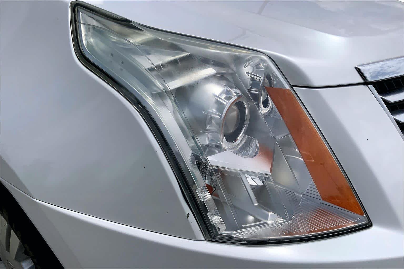Used 2013 Platinum Ice Tricoat Cadillac Luxury Collection image 27