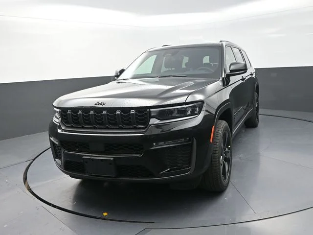 New 2026 Diamond Black Crystal Pearlcoat Jeep Limited image 5