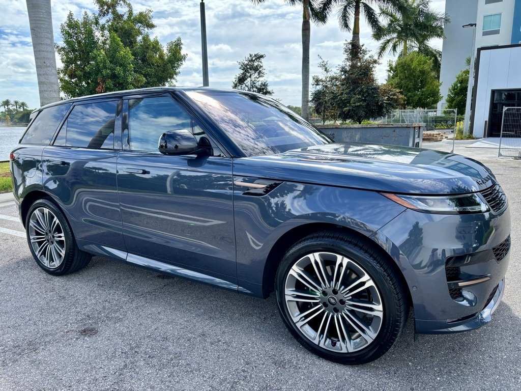 2023 Land Rover Range Rover Sport SE photo 4