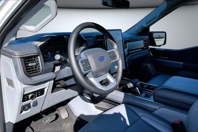 2025 Ford F-150 Lightning Flash - Photo 7