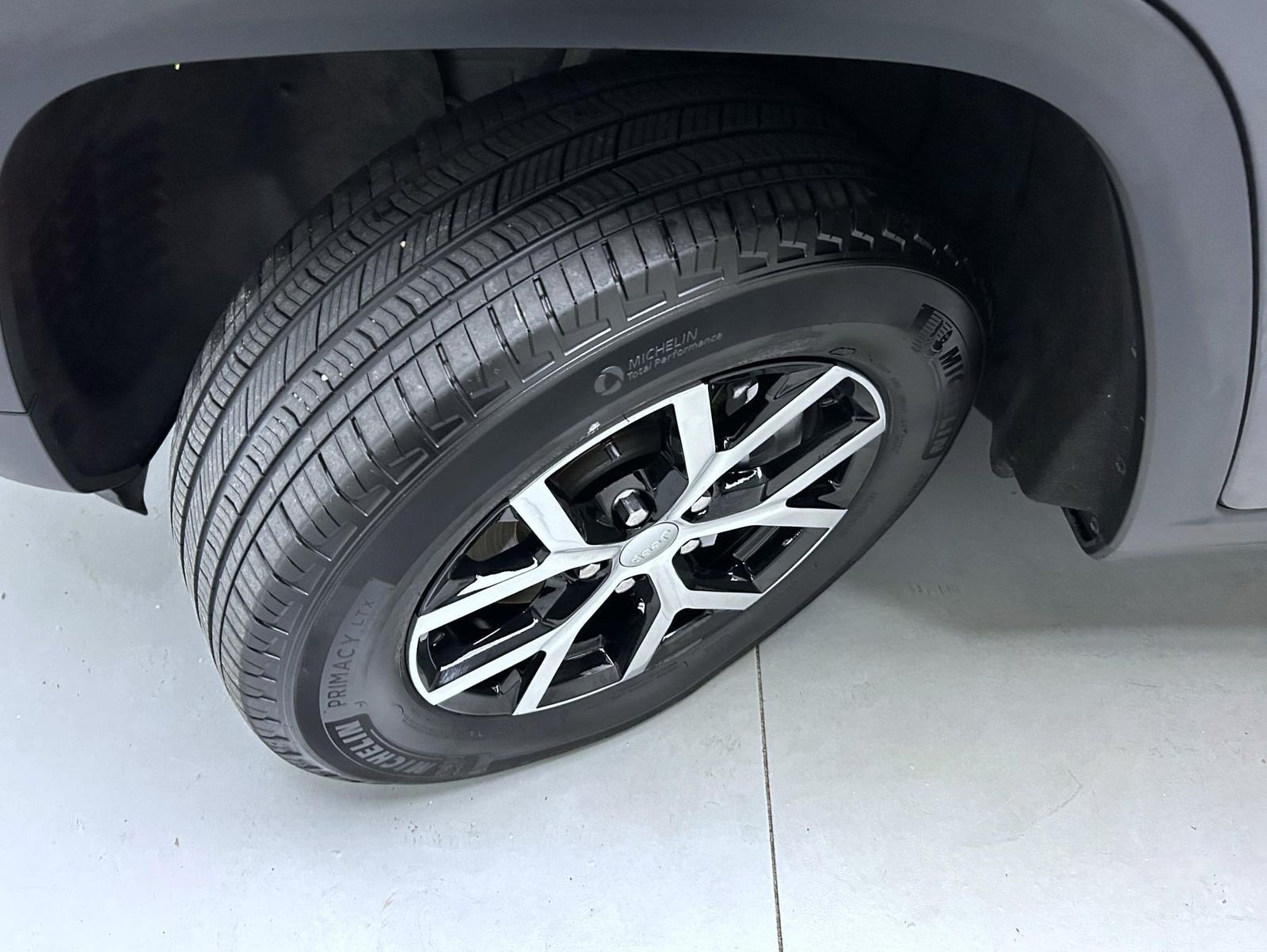 Used 2023 Gray Jeep Limited image 24