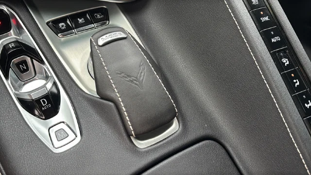 Used 2025 White Chevrolet Stingray image 36