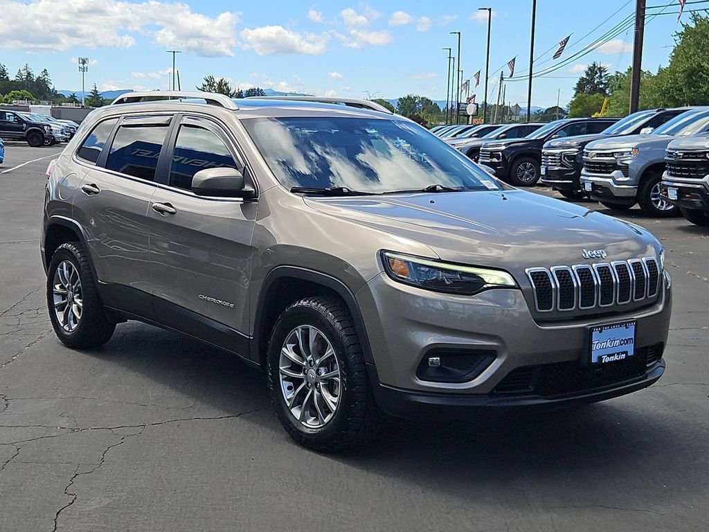 Used 2020 Light Brownstone Pearlcoat Jeep Latitude Plus image 8