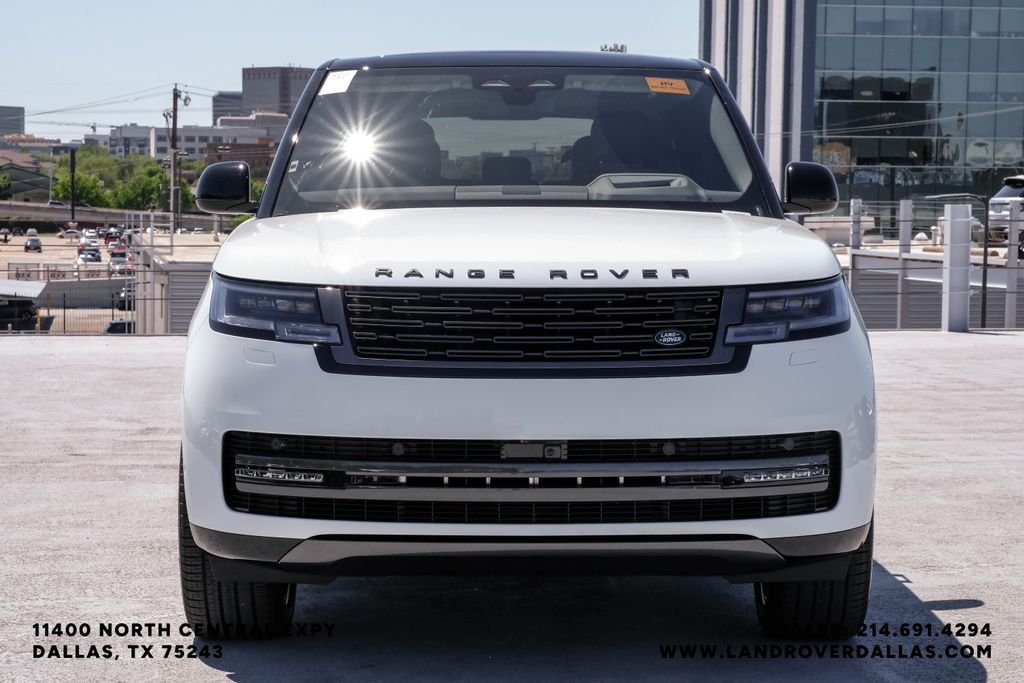 New 2026 Fuji White Land Rover SE image 5