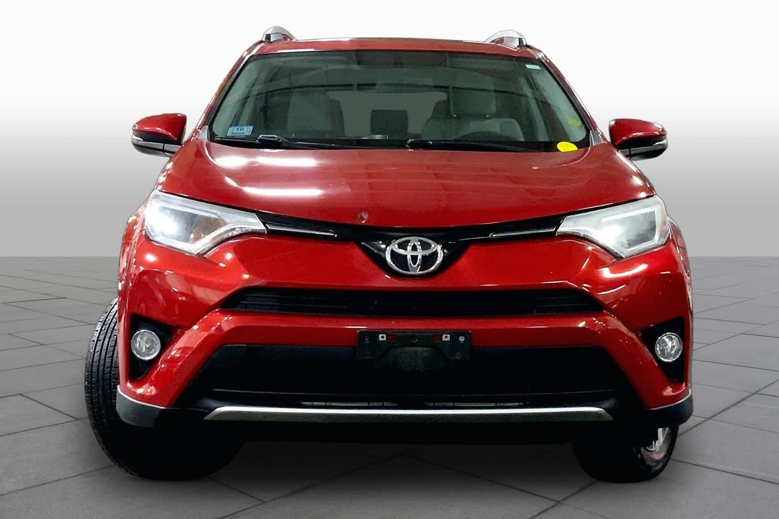 Used 2016 Barcelona Red Metallic Toyota XLE image 4