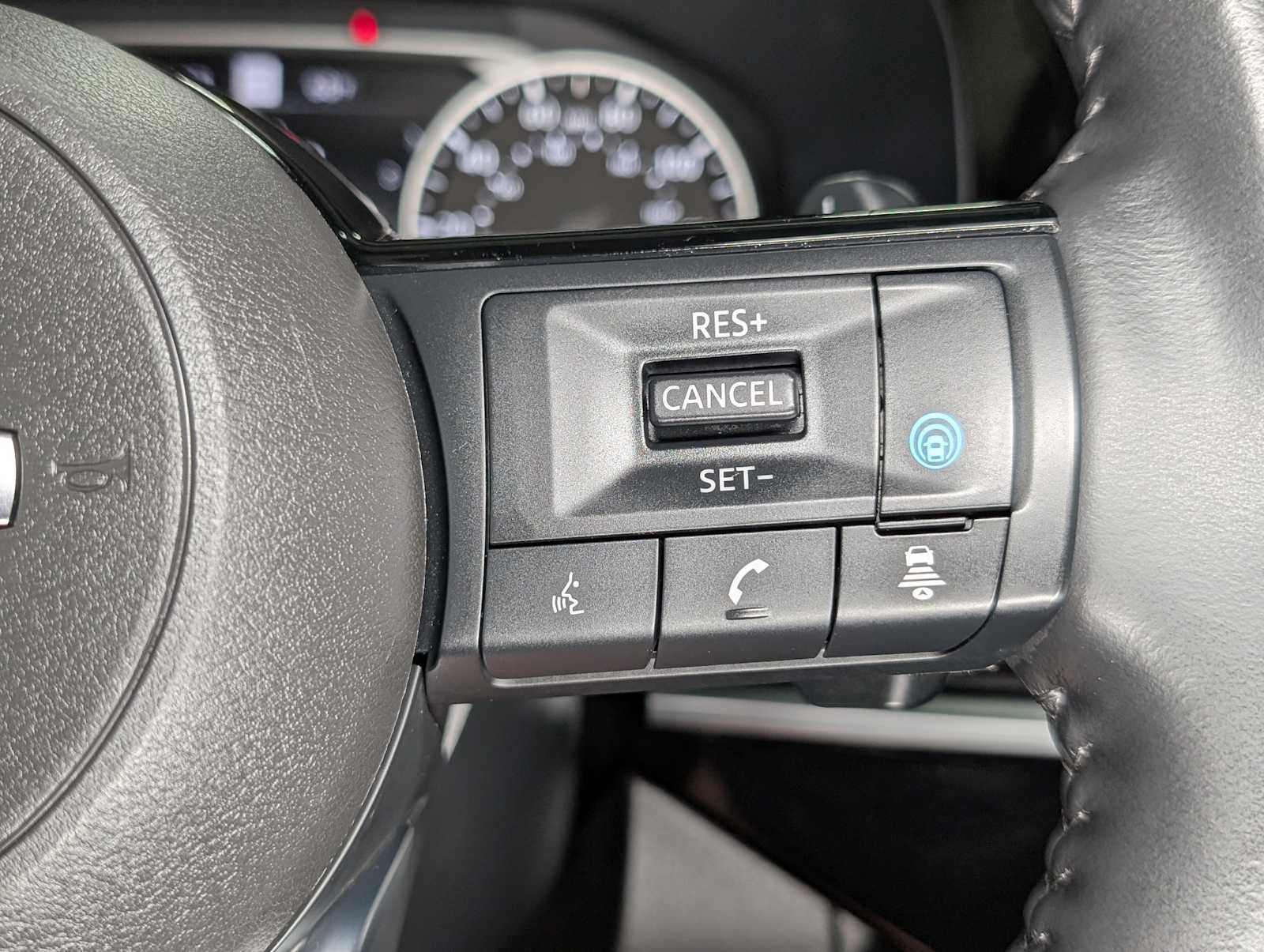 Used 2024 Pearl White Tricoat Nissan SL image 37