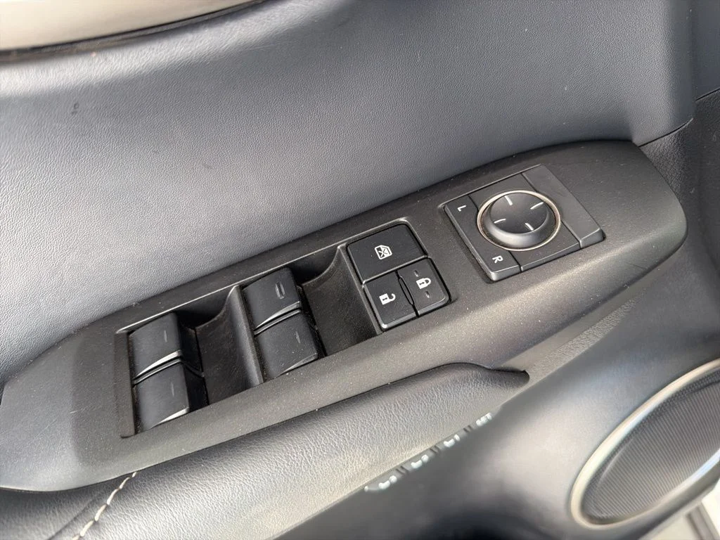 Used 2017 White Lexus 200t image 13