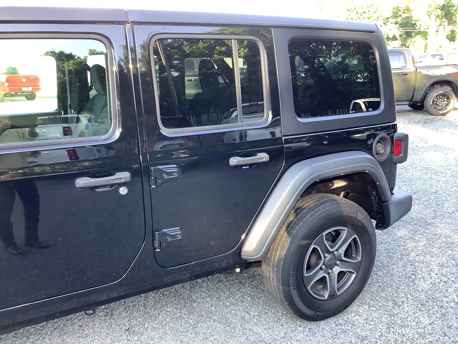 Used 2023 Black Jeep Sport S image 4