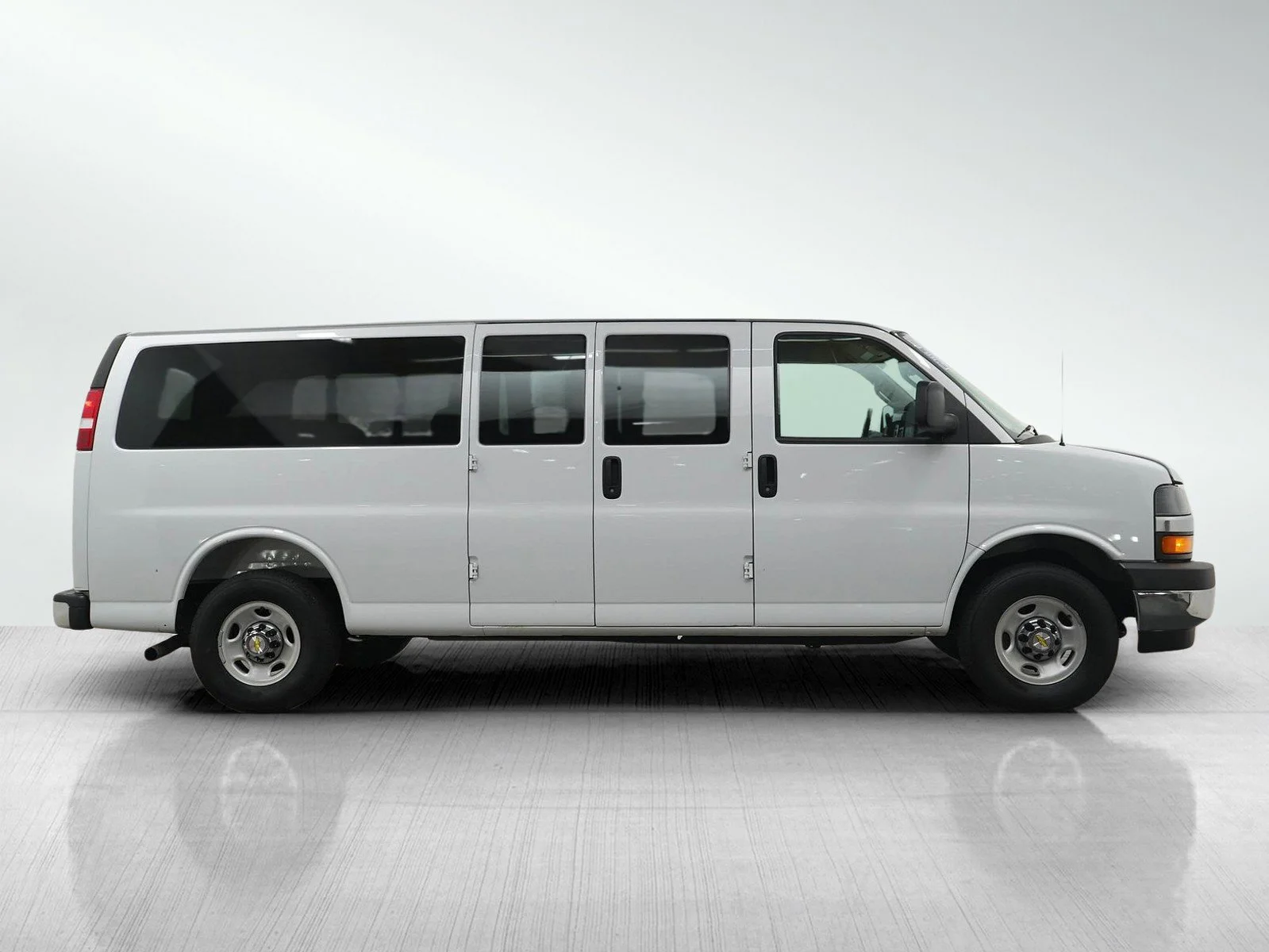 Used 2025 Summit White Chevrolet LT image 6