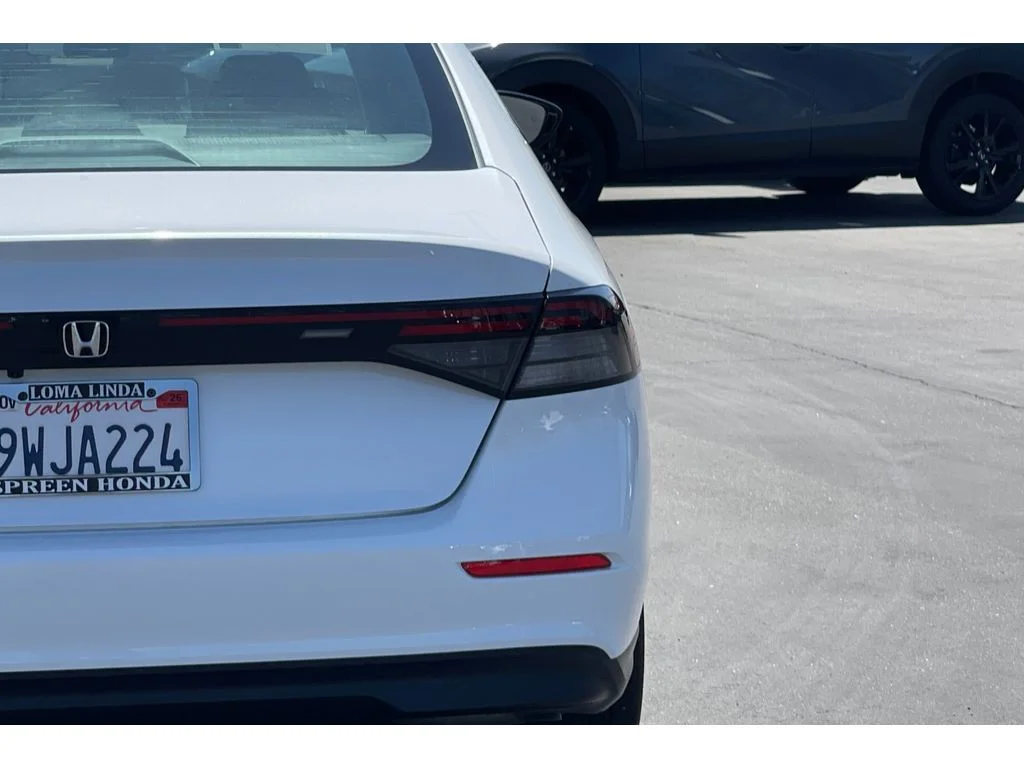 Used 2025 Platinum White Pearl Honda SE image 16